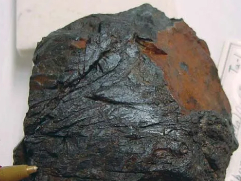 Tantalite--mineral-product-Gold-Vendor-Africa